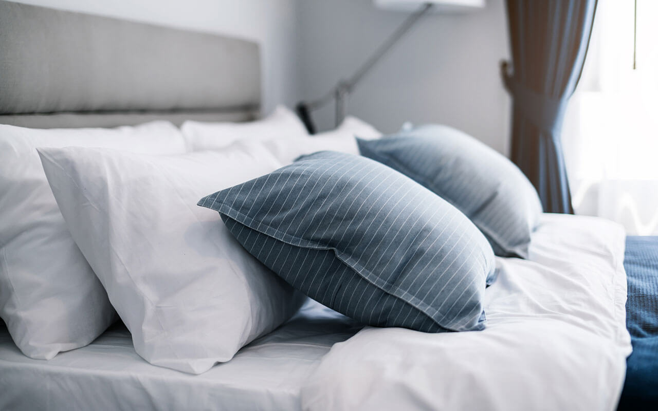 Extra Firm Pillows: The Good, the Bad & the Uncomfortable - Hullo